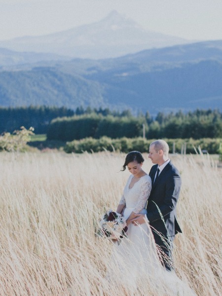 This Gorge Crest Vineyards Backyard Wedding Makes Our Heart Sing