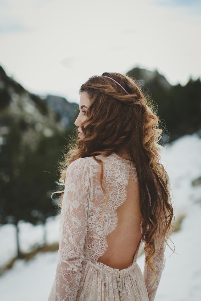 Keyhole lace wedding dress