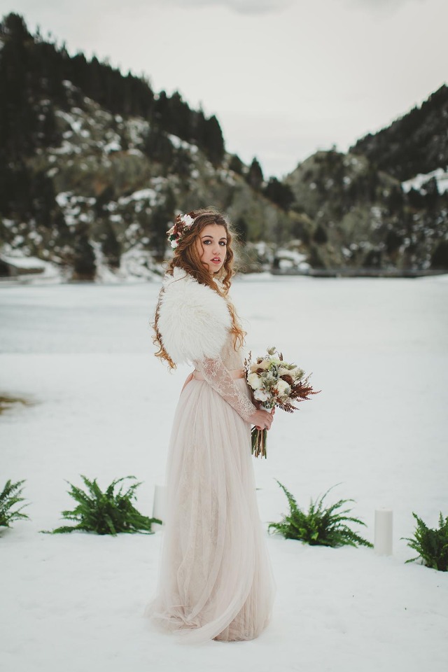 Boho winter bride in blush lace gown