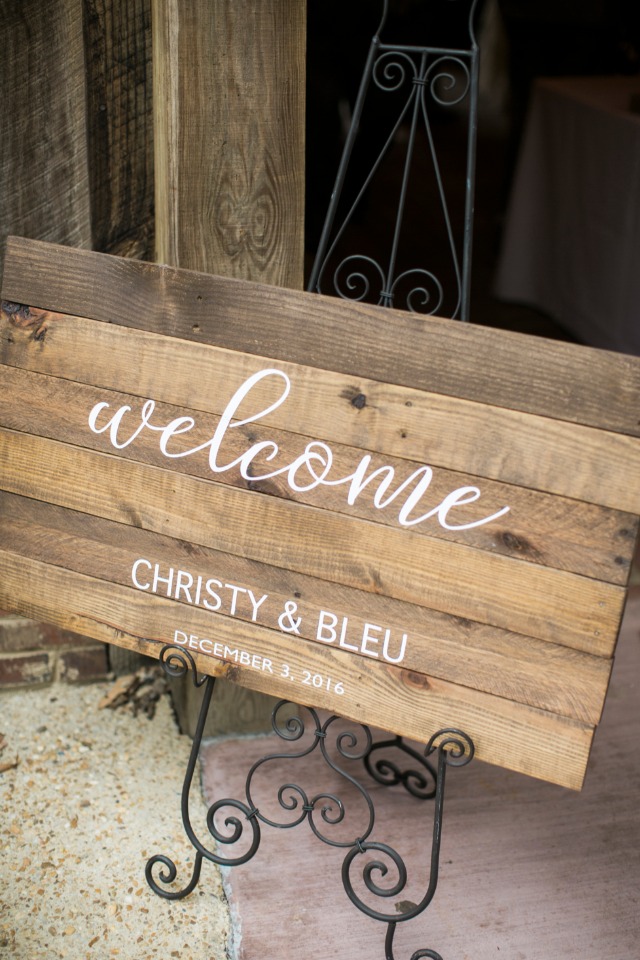 Rustic welcome wedding sign