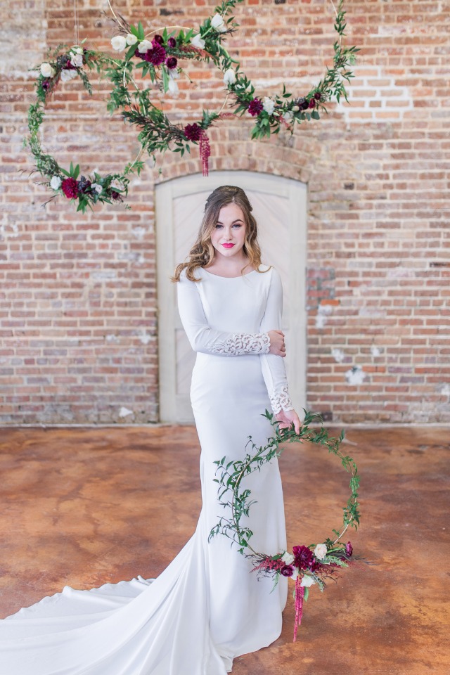 modern bride with floating wreath decor