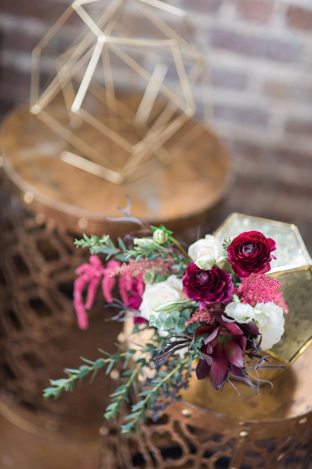 modern floral wedding decor