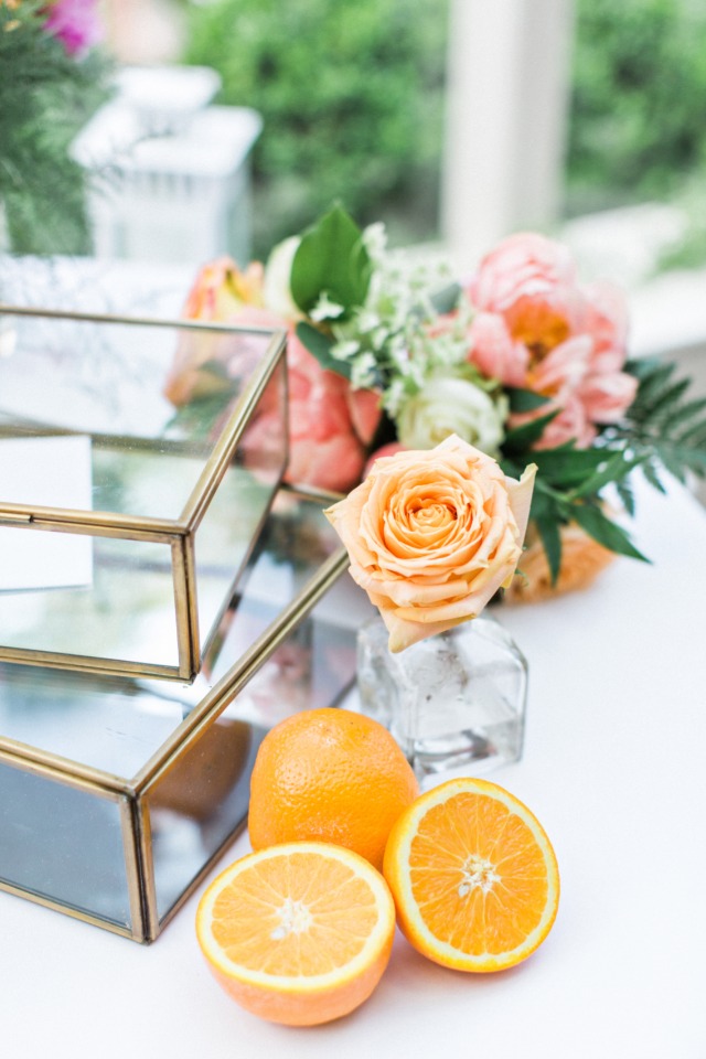 roses and oranges as wedding decor