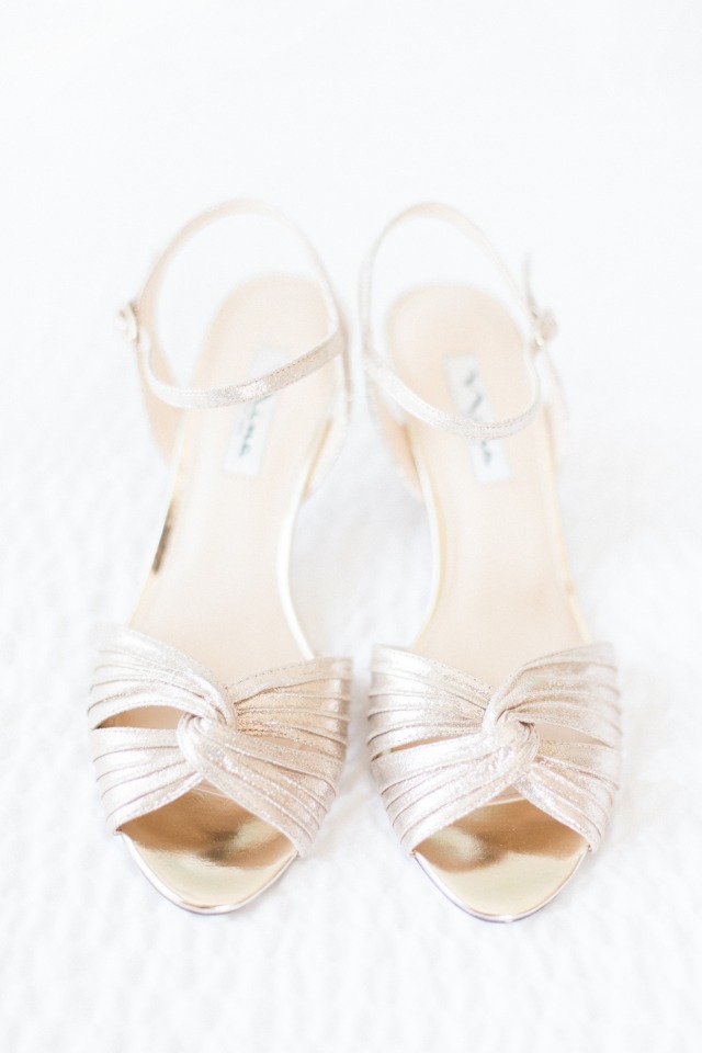 Gold heels for the bride