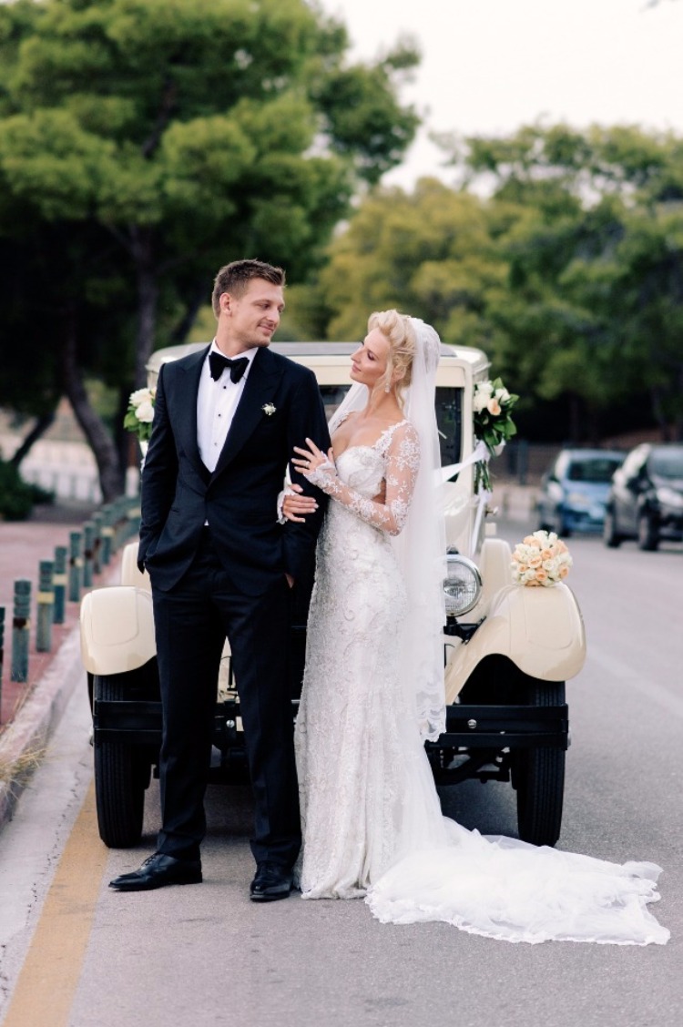 Classic Romance Wedding With All The Trimmings in Greece