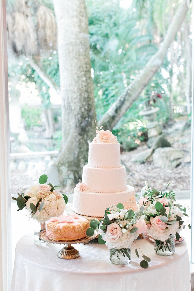 Cakes and bouquets