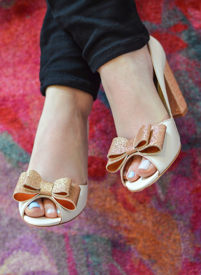 gold bows and toes