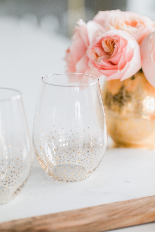 gold sparkly wine glasses