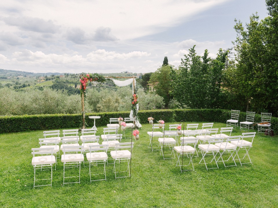 Beautiful outdoor ceremony in Tuscany