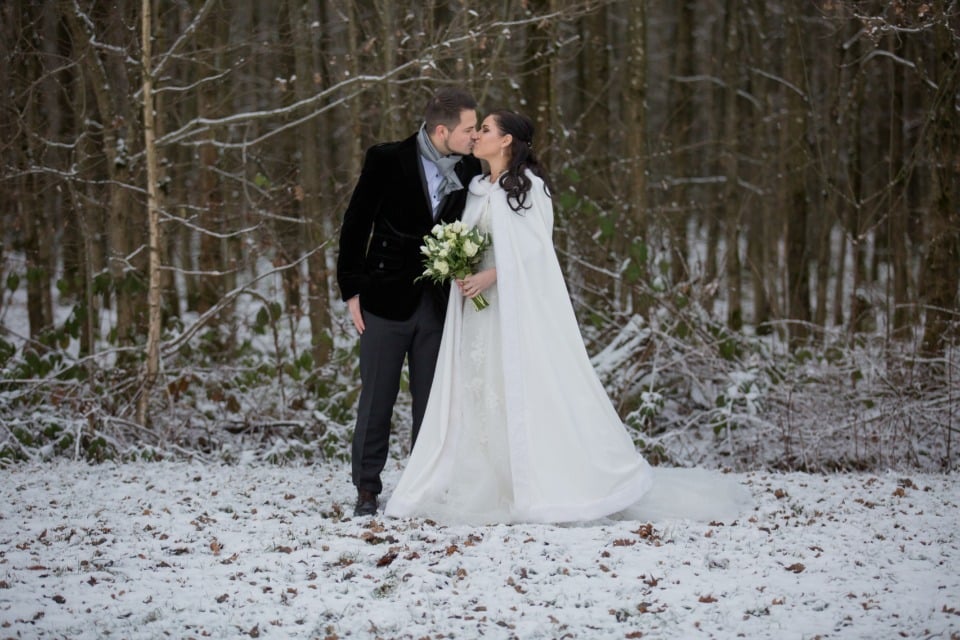 Snowy kiss for the newlyweds