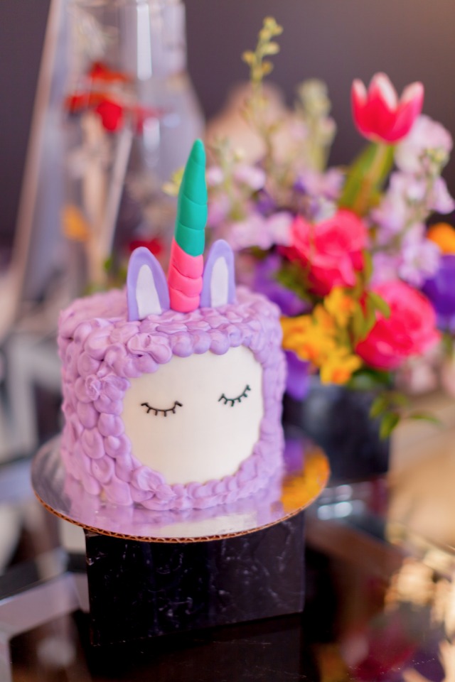 Lllamacorn (llama + unicorn) cake