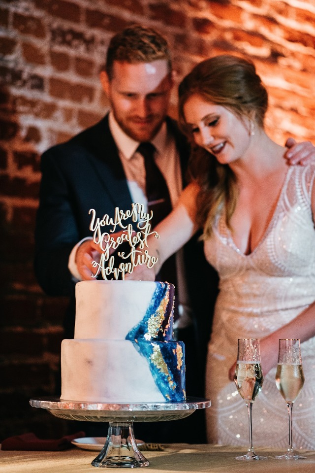 Blue and gold geode wedding cake