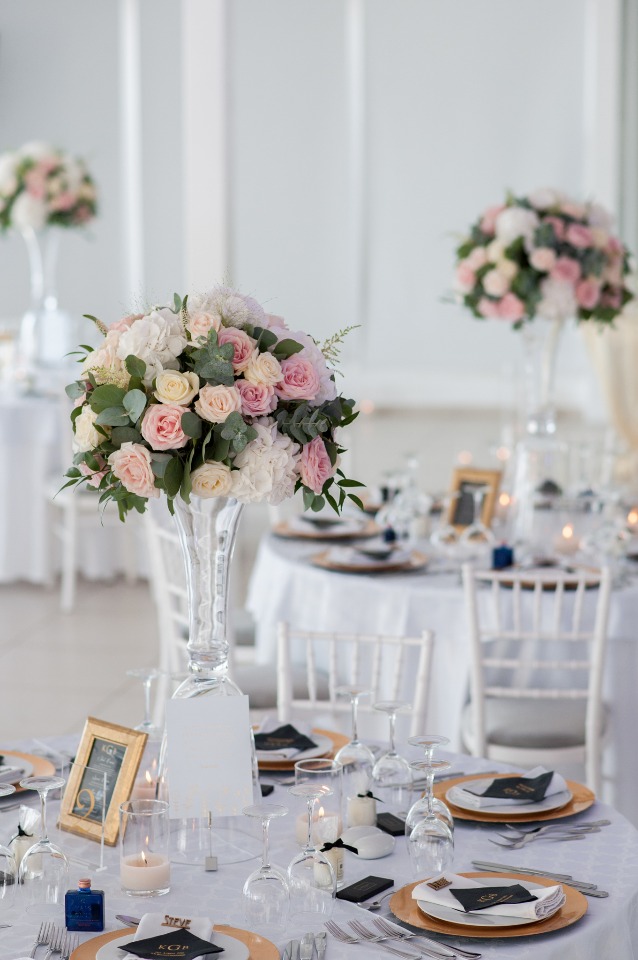 white and gold and pink table decor