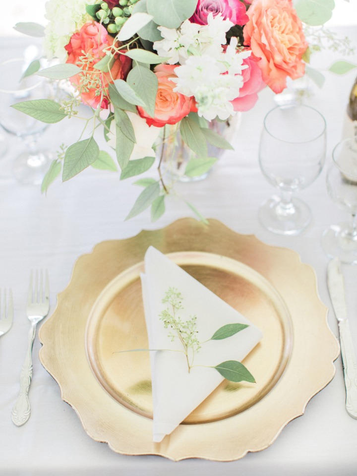 Pretty gold charger place setting