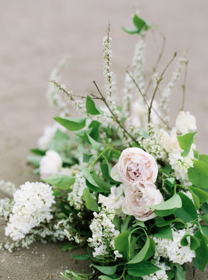 organic and wild wedding bouquet