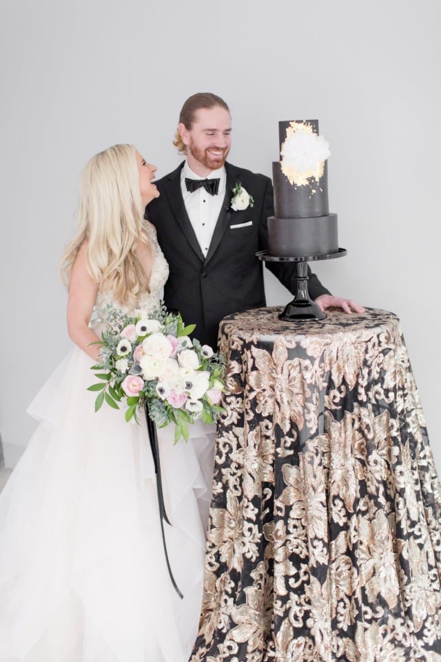 elegant and modern wedding cake table