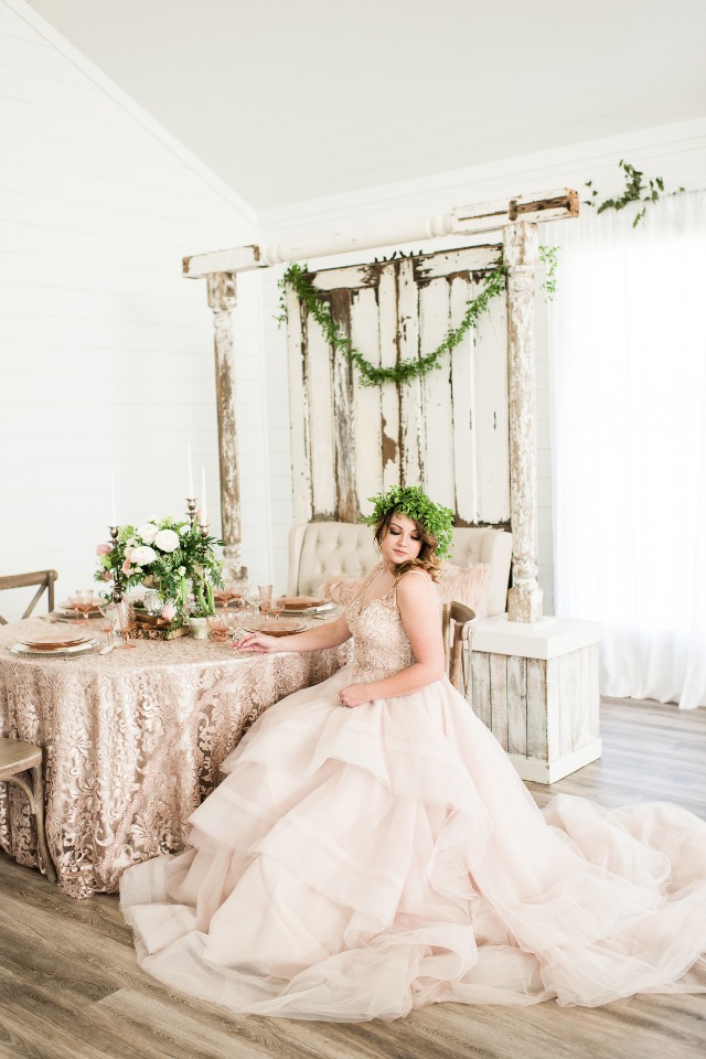 rustic and romantically modern sweetheart table
