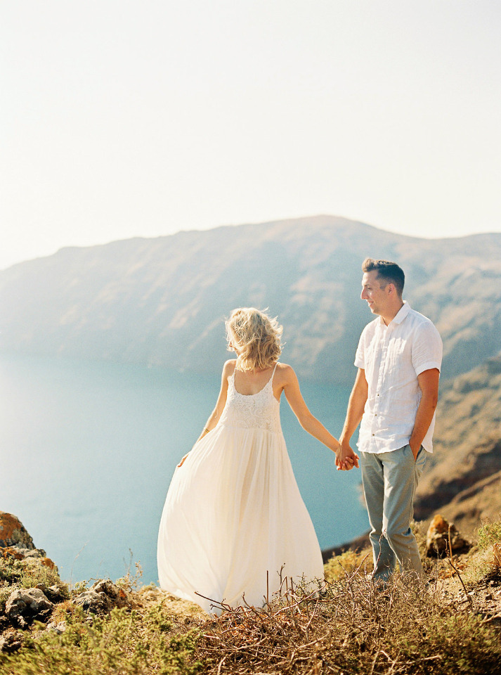 cliffside engagement photos in Greece