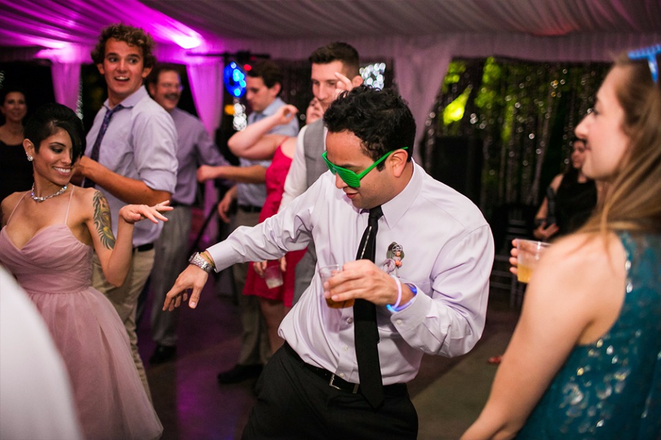 how to have a dance party at your wedding