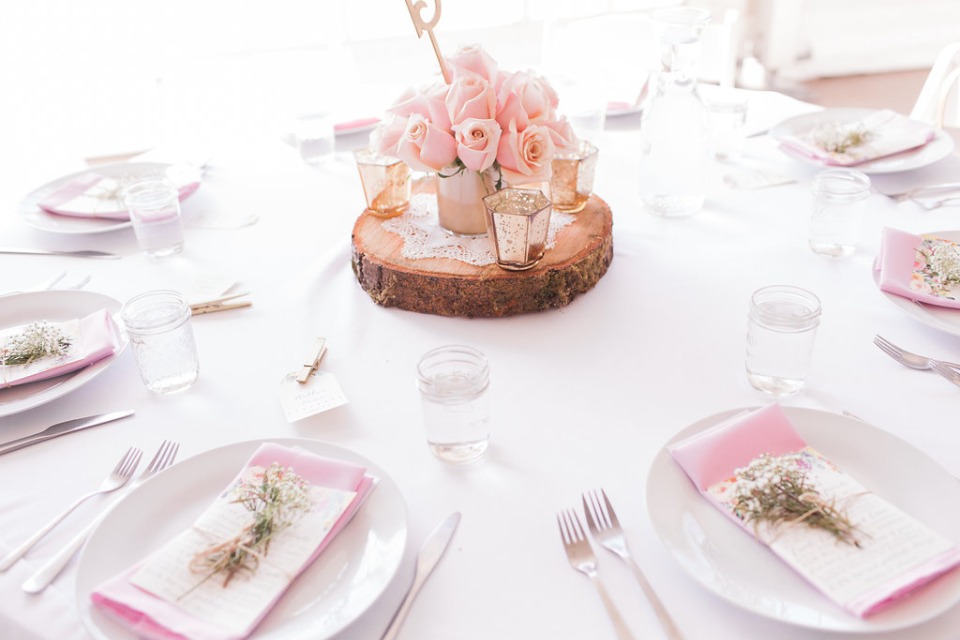 Pink table setting decor