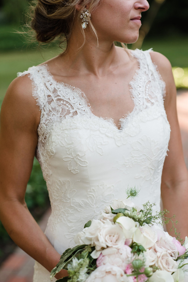 lace v-neck wedding dress