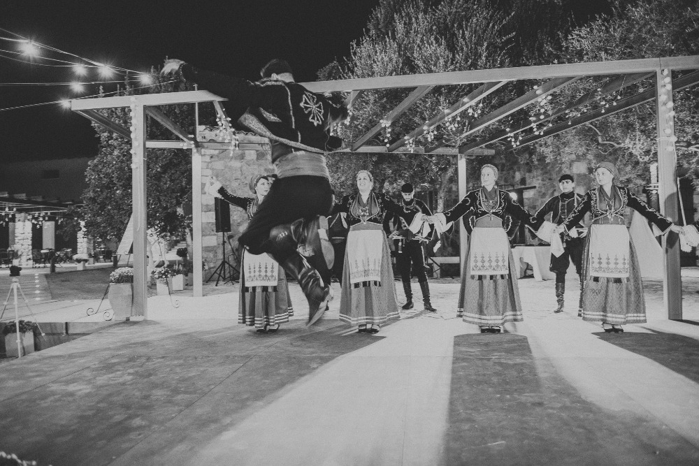 quiet-little-winery-wedding-on-the