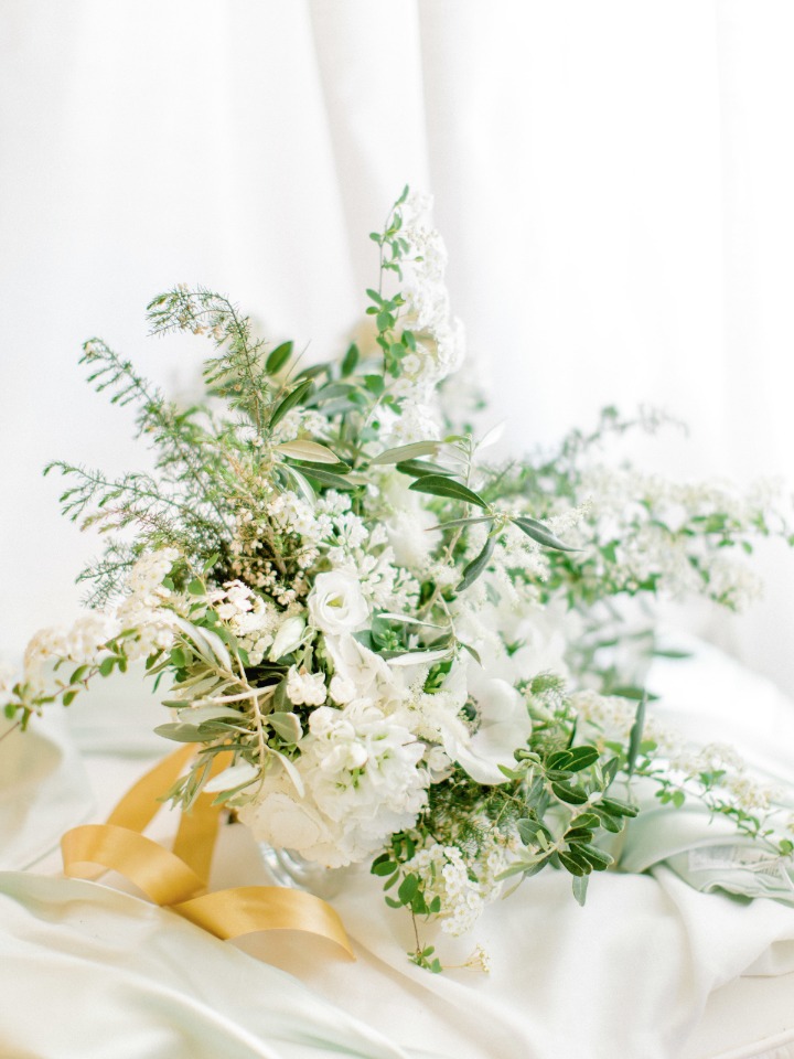 Overflowing white and green bouquet