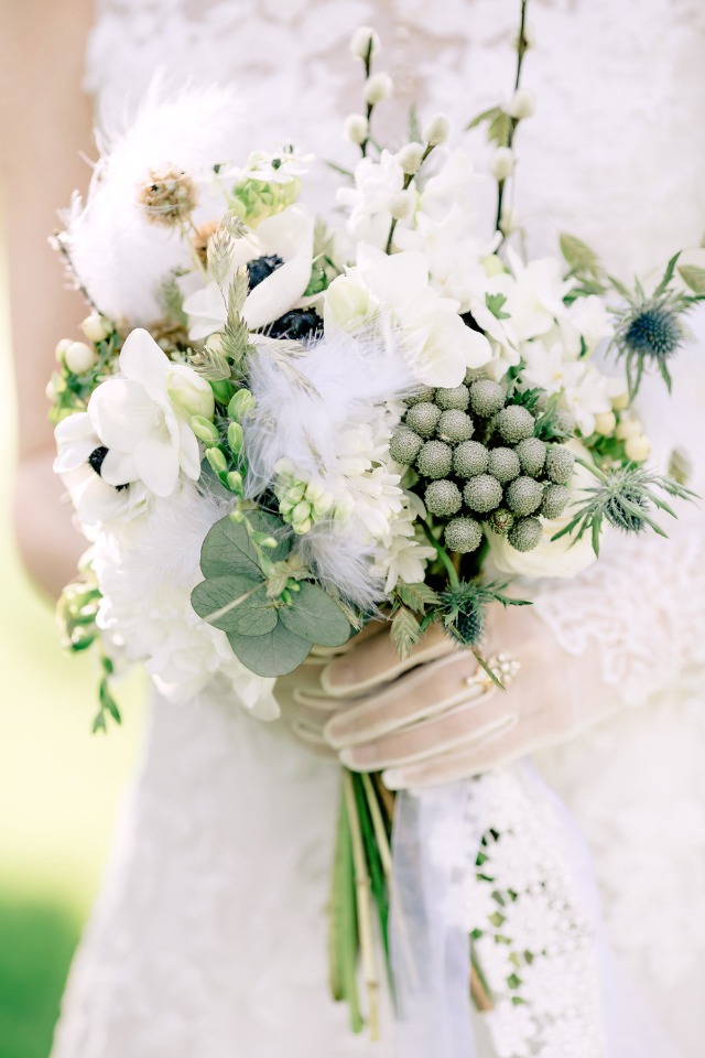 Airy spring bouquet with feathers