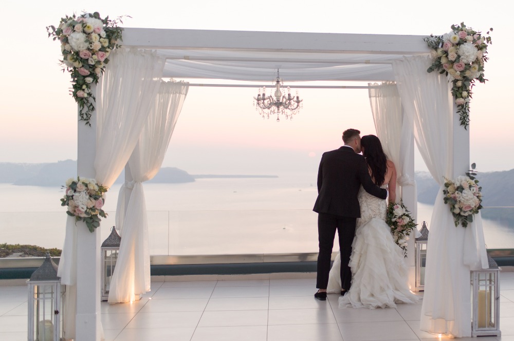 when-romance-happens-in-greece-it