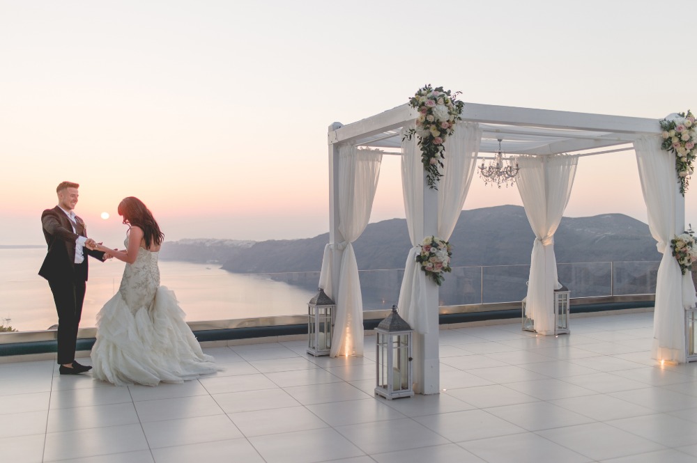 when-romance-happens-in-greece-it