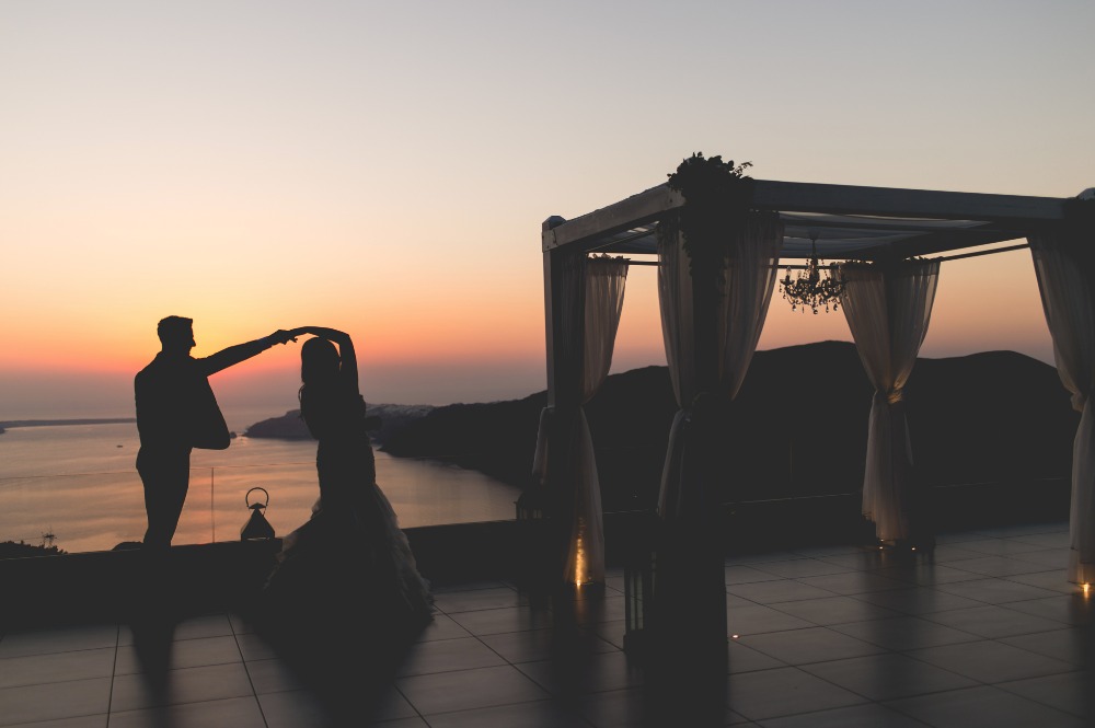 when-romance-happens-in-greece-it
