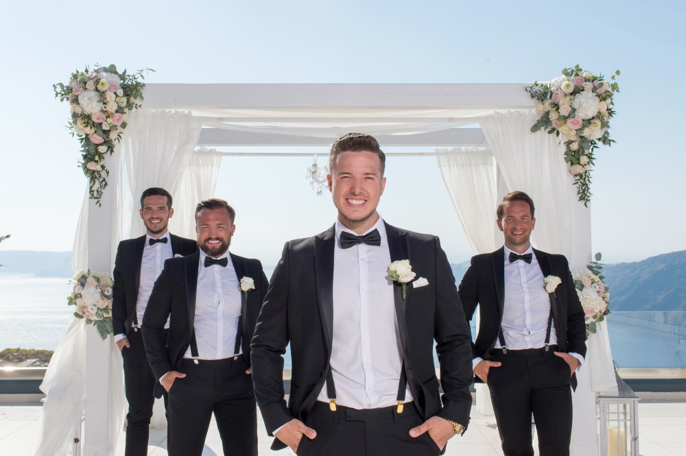 when-romance-happens-in-greece-it