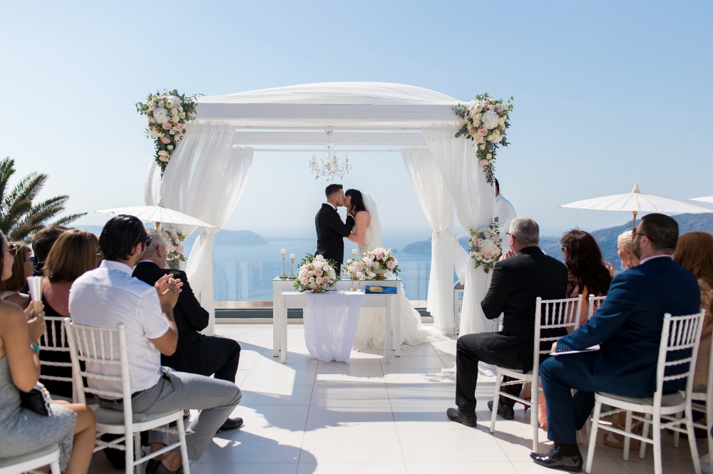 when-romance-happens-in-greece-it