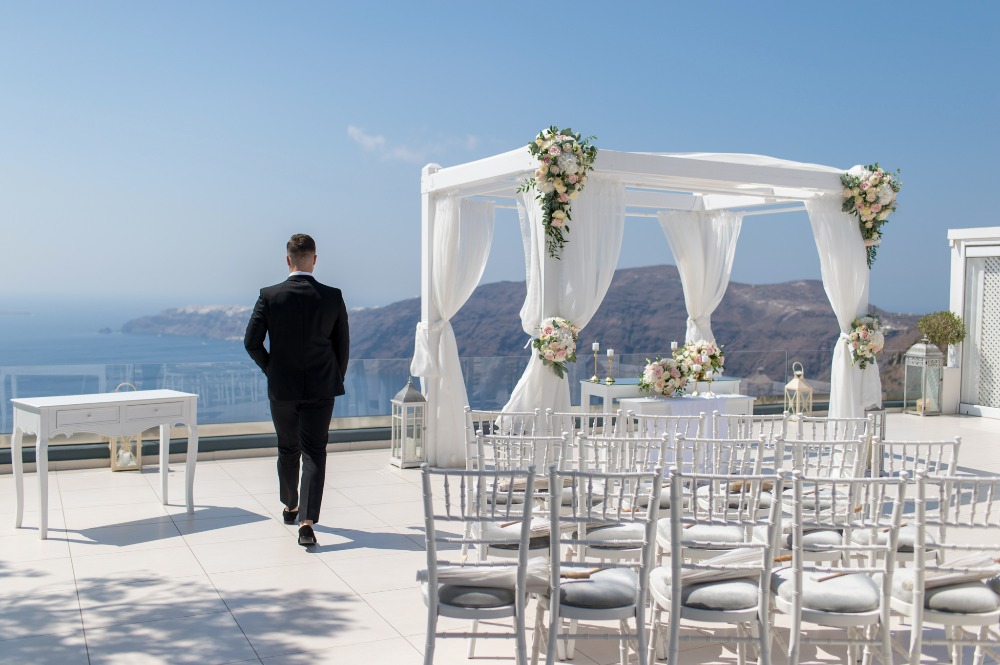 when-romance-happens-in-greece-it