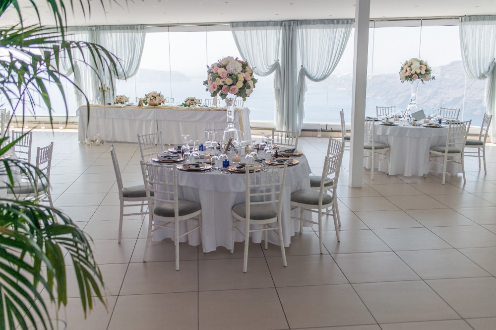 when-romance-happens-in-greece-it