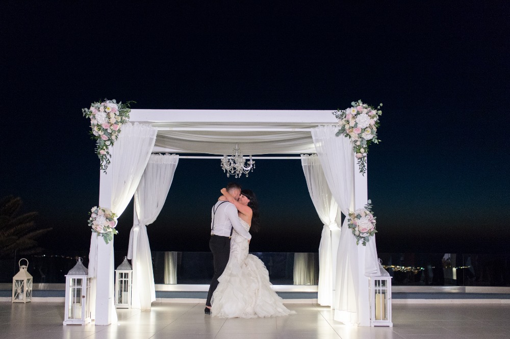 when-romance-happens-in-greece-it