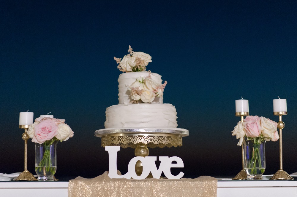 when-romance-happens-in-greece-it