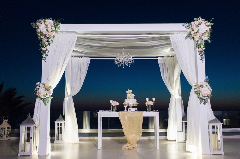 when-romance-happens-in-greece-it