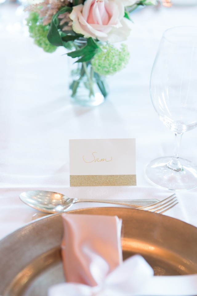 Elegant place card with gold details