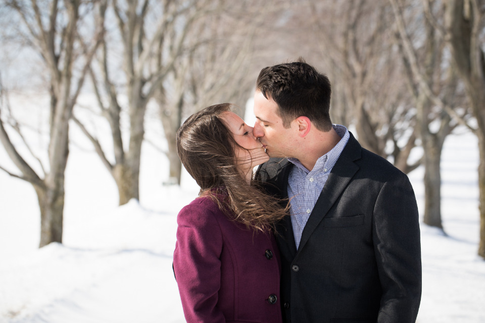 winter enagement kiss