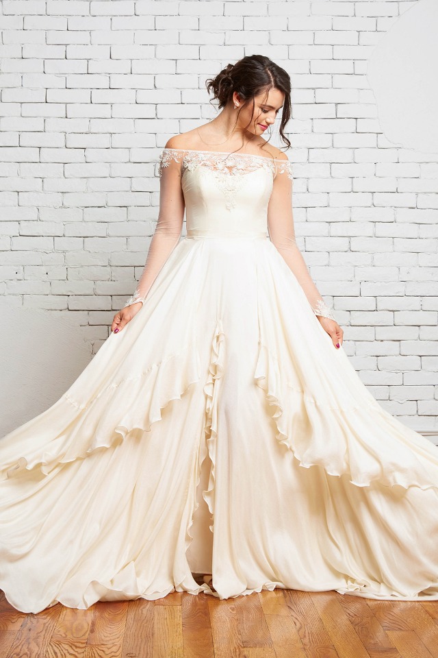 Flowy curvy wedding dress