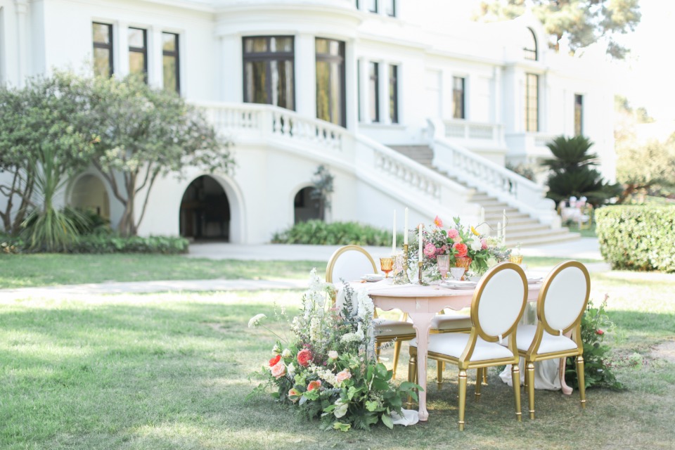 Chic and simple table setting in California