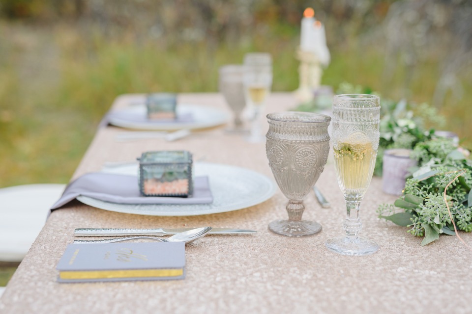 gold and silver wedding table decor