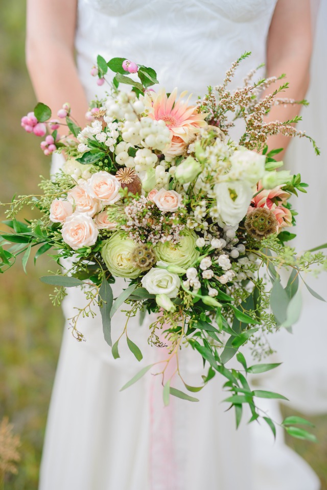 soft and cheery bouquet perfect for your spring time wedding