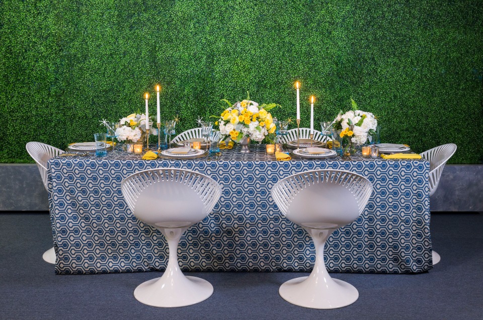 1060's wedding table in blue and gold