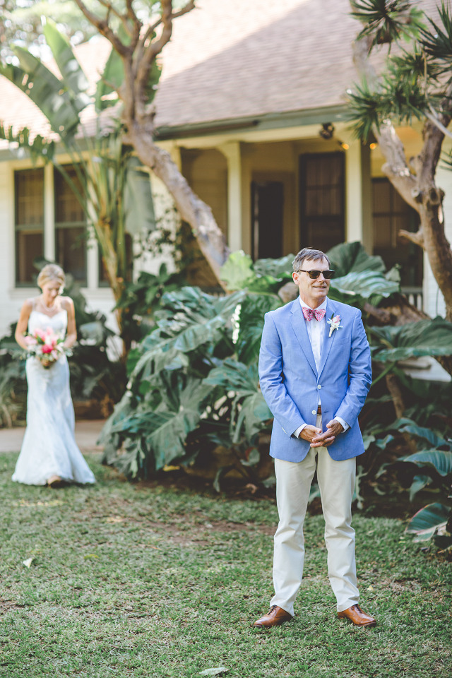 first look in Hawaii wedding