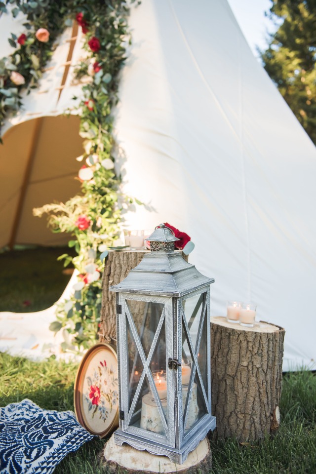 Outdoor wedding decor idea