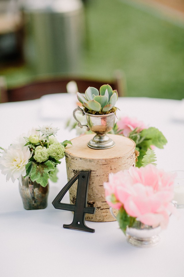 Keep your centerpiece simple and pretty