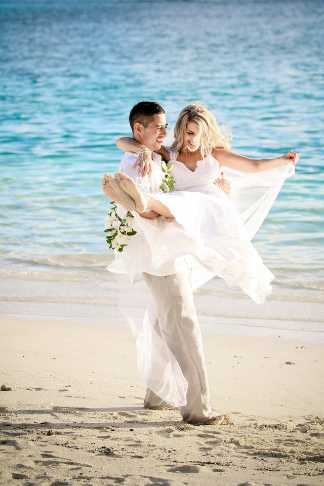 beach wedding in Tahiti