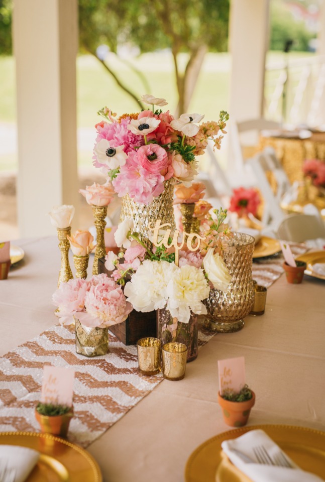 Mix n match vases for a chic centerpiece